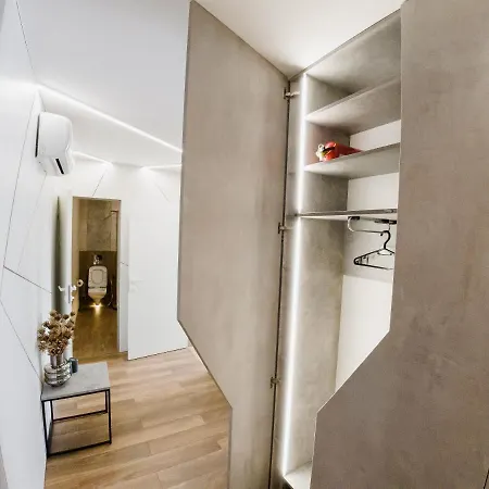 Vip Apartment- розумний дім Apartman Lviv